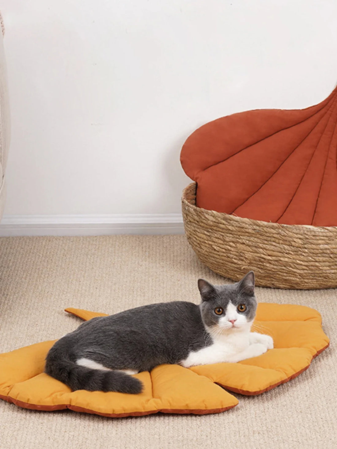 Leaf-Shape Cat Mattress – Reversible Pet Floor Mat
