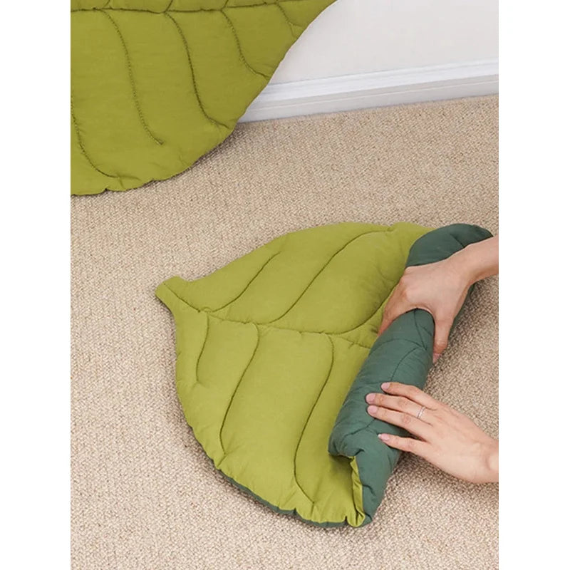 Leaf-Shape Cat Mattress – Reversible Pet Floor Mat