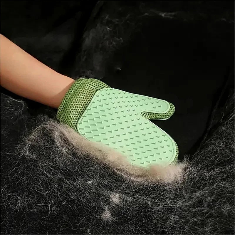 Pet Grooming Glove – Gentle Massage Hair Remover