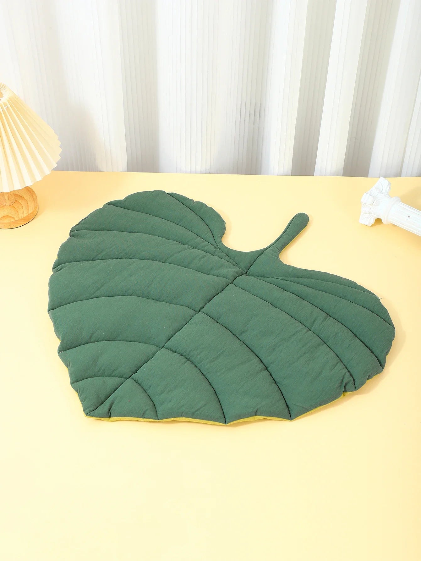 Leaf-Shape Cat Mattress – Reversible Pet Floor Mat