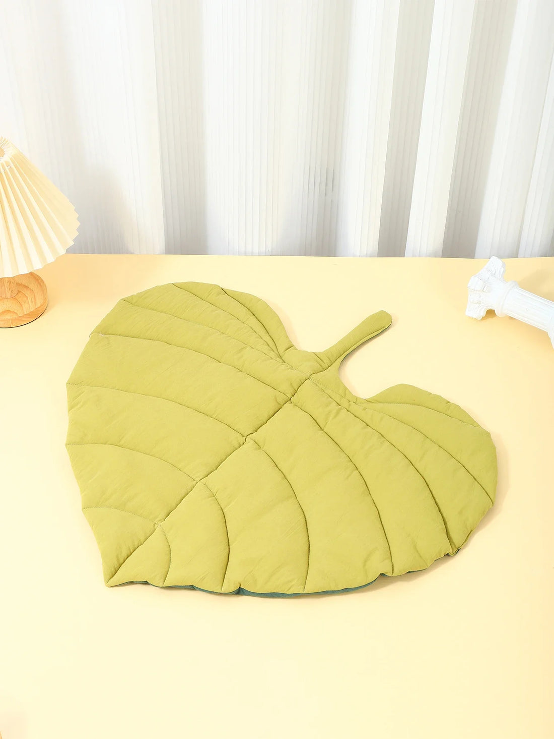 Leaf-Shape Cat Mattress – Reversible Pet Floor Mat